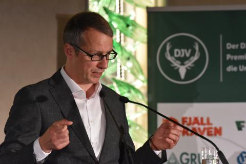 Hörfunk-Journalist Marko Pauli hält Dankesrede anlässlich der Überreichung des Journalistenpreises Wildtier und Umwelt auf dem Bundesjägertag in Berlin 2019