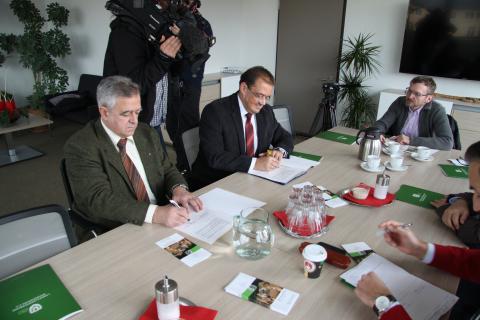 Kooperation im Wolfsmonitoring (Quelle: LJV Brandenburg)