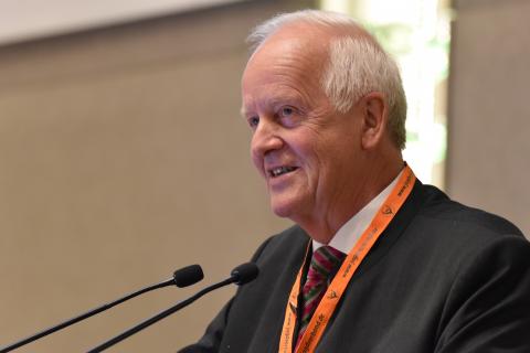 Dr. Volker Böhning nimmt die Wahl zum DJV-Präsidenten an