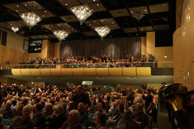 Volles Haus in der Halle Münsterland bei der zweiten Regionalkonferenz des LJV NRW