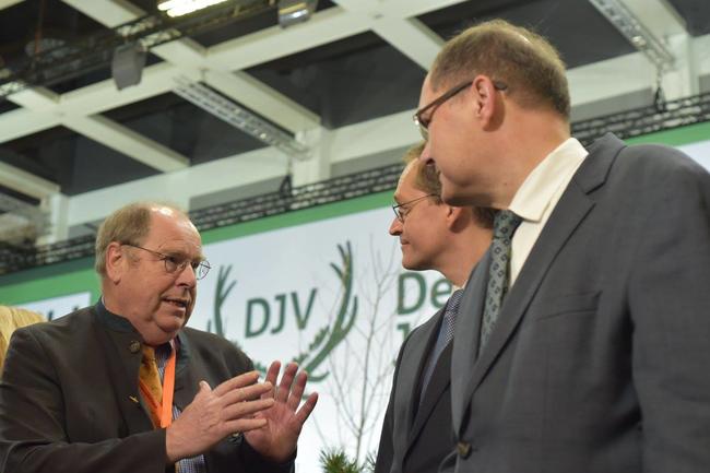 Hartwig Fischer im Gespräch mit Michael Müller, Regierender Bürgermeister von Berlin und Bundeslandwirtschaftsminister Christian Schmidt.