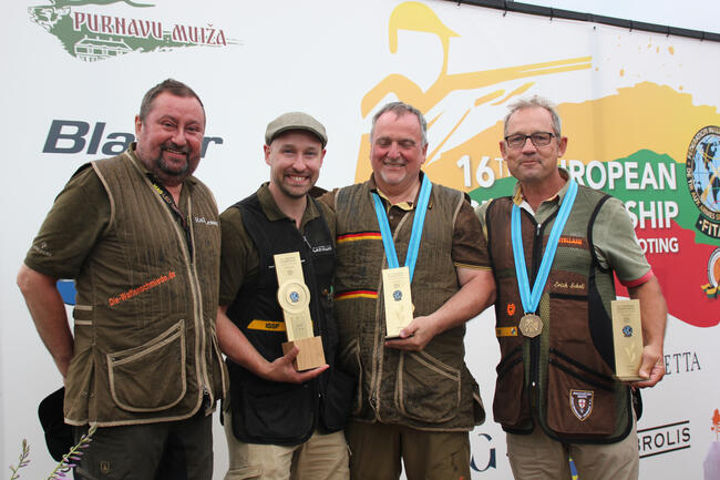Siegreiche DJV-Teilnehmer FITASC 2024 (v.l.): Mannschaftsführer und Bundesschießobmann Ralf Lesser, Dr. Philipp Zerfaß (9. Offene Klasse), Egon Marmit (Europameister Veteranenklasse) und Erich Scholl (3. Seniorenklasse).