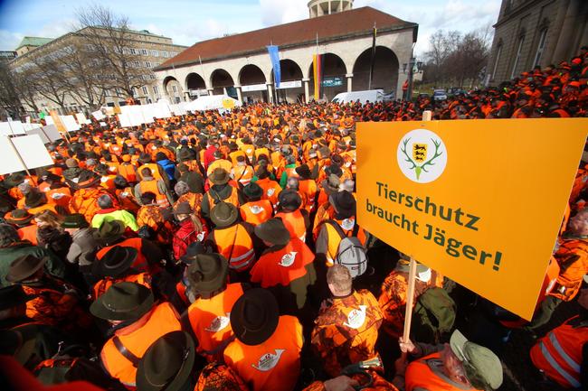 3000 Jägerinnen und Jäger trafen sich zur Demonstration in Stuttgart.