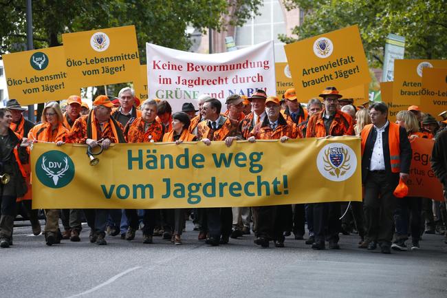 Demo: Etwa 3.500 Jäger zogen am 26.09.2015 durch Wiesbaden