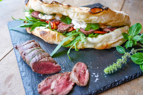 Pizzatasche mit gegrilltem Rehrücken