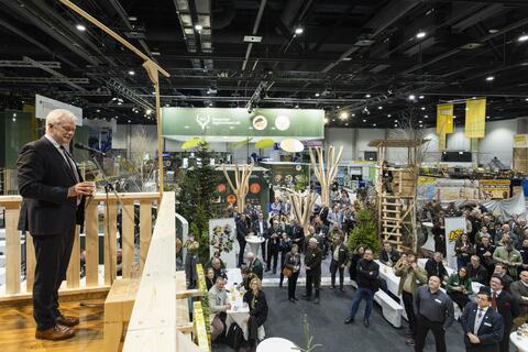 Grüne Woche 2026: Bundeslandwirtschaftsminister Alois Rainer spricht auf dem Parlamentarischen Abend von AFN, DJV und DSB.