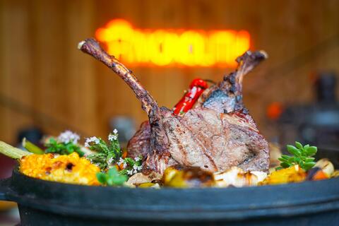 Wildschweinsteaks mit Ofengemüse