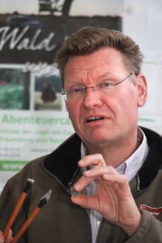 Dr. Hans Joachim Behnke (Quelle: Küch/DJV) Mit Schülern an die Wurzel der Jagd