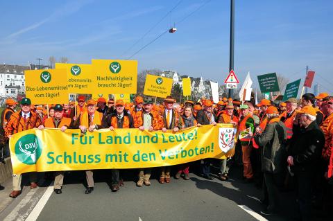 15.000 Jäger starten in Düsseldorf mit Ihrem Protestmarsch Richtung Landtag (Quelle: DJV)