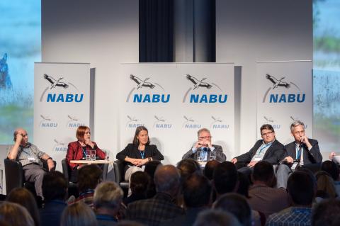 Podiumsdiskussion (v.l.n.r.): Dr. David L Mech, Elsa Nickel, Prof. Dr. Ilse Storch, Prof. Dr. Gerhard Prätorius, Dr. Eick von Ruschkowsky, Stefan Leiner