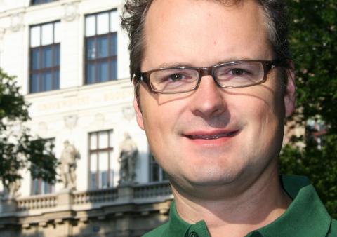 Dr. Klaus Hackländer ist Universitätsprofessor für Wildtierbilogie und Jagdwirtschaft an der Universität für Bodenkultur Wien. Zu seinem aktuellen Gutachten "Einfluss von Hauskatzen auf die heimische Fauna und mögliche Managementmaßnahmen" hat ihn der DJV interviewt. (Foto: K. Hackländer) Prof. Dr. Klaus Hackländer