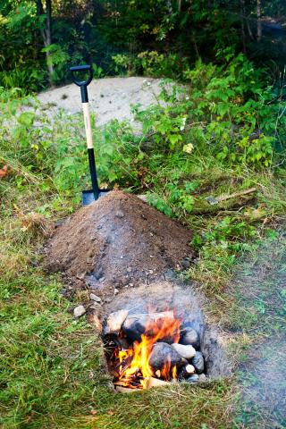 Die Erdgrube: etwas für Köche, denen der Gasgrill zu einfach ist.