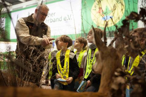 Kinder im Biotop auf der Grünen Woche 2018 (Quelle: Kapuhs/DJV)