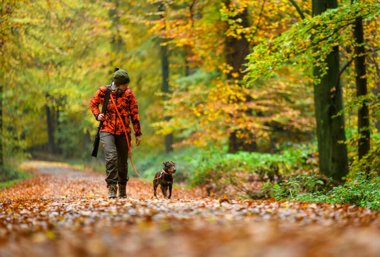 Immer mehr Frauen entscheiden sich für den Jagdschein: 2022 lag der Jägerinnen-Anteil bei 11 Prozent.