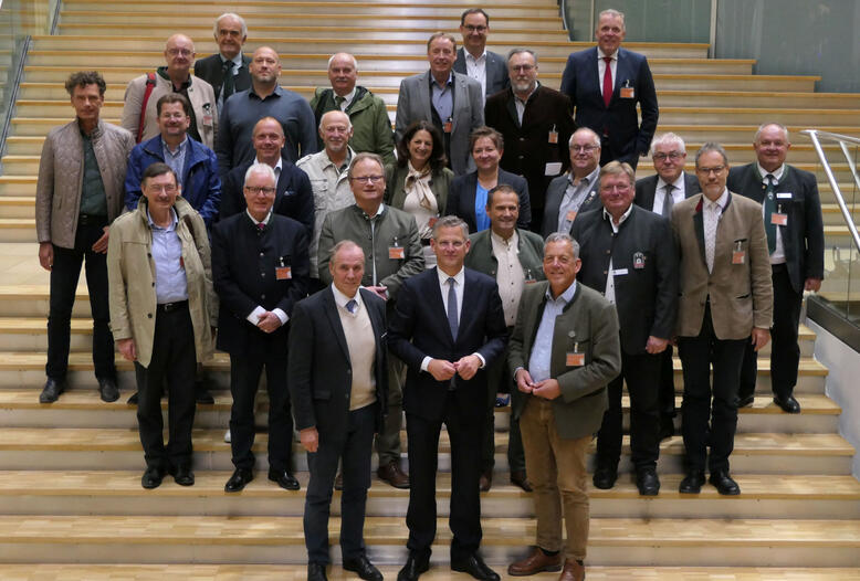 DSB- und DJV-Präsidien mit BMI-Staatssekretär Christoph de Vries. Beide Spitzenverbände machen deutlich: Ein neues Waffengesetz muss anwenderfreundlicher, praktikabler und deutlich schlanker werden.