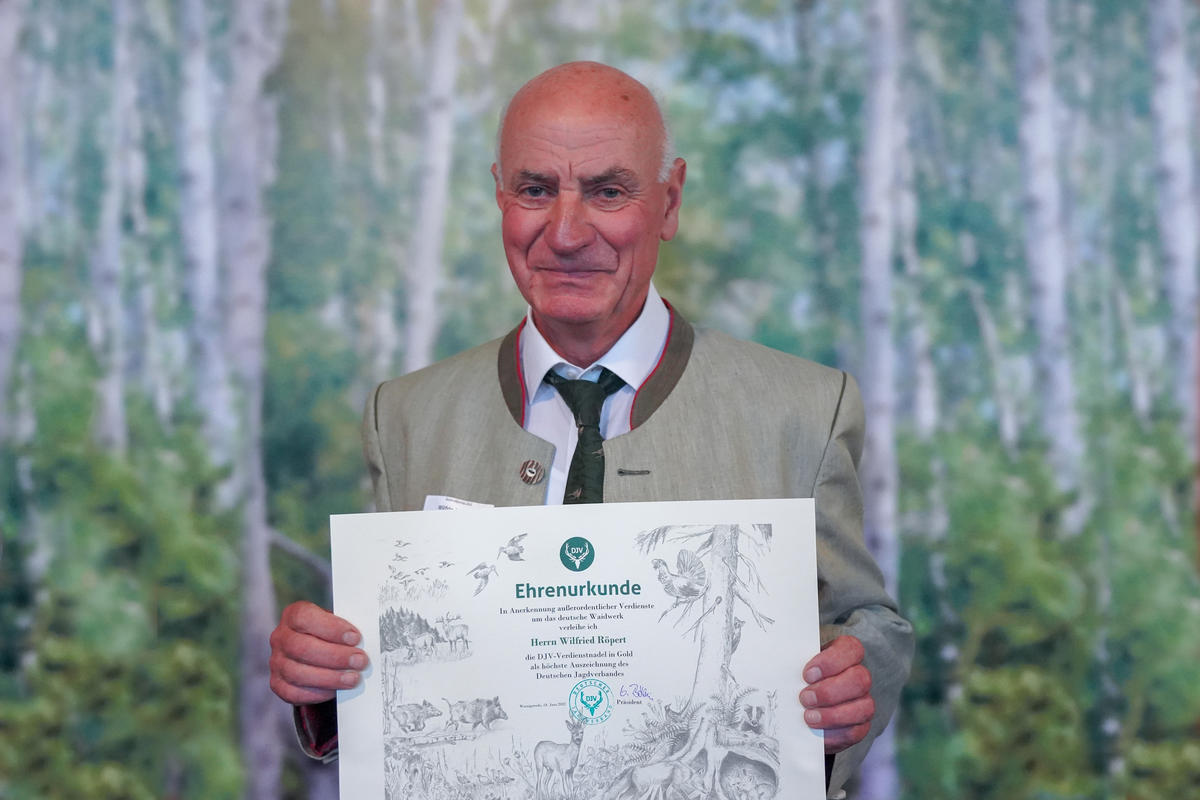 DJV-Verdienstabzeichen Gold: Wilfried Röpert (Quelle: Kapuhs/DJV)