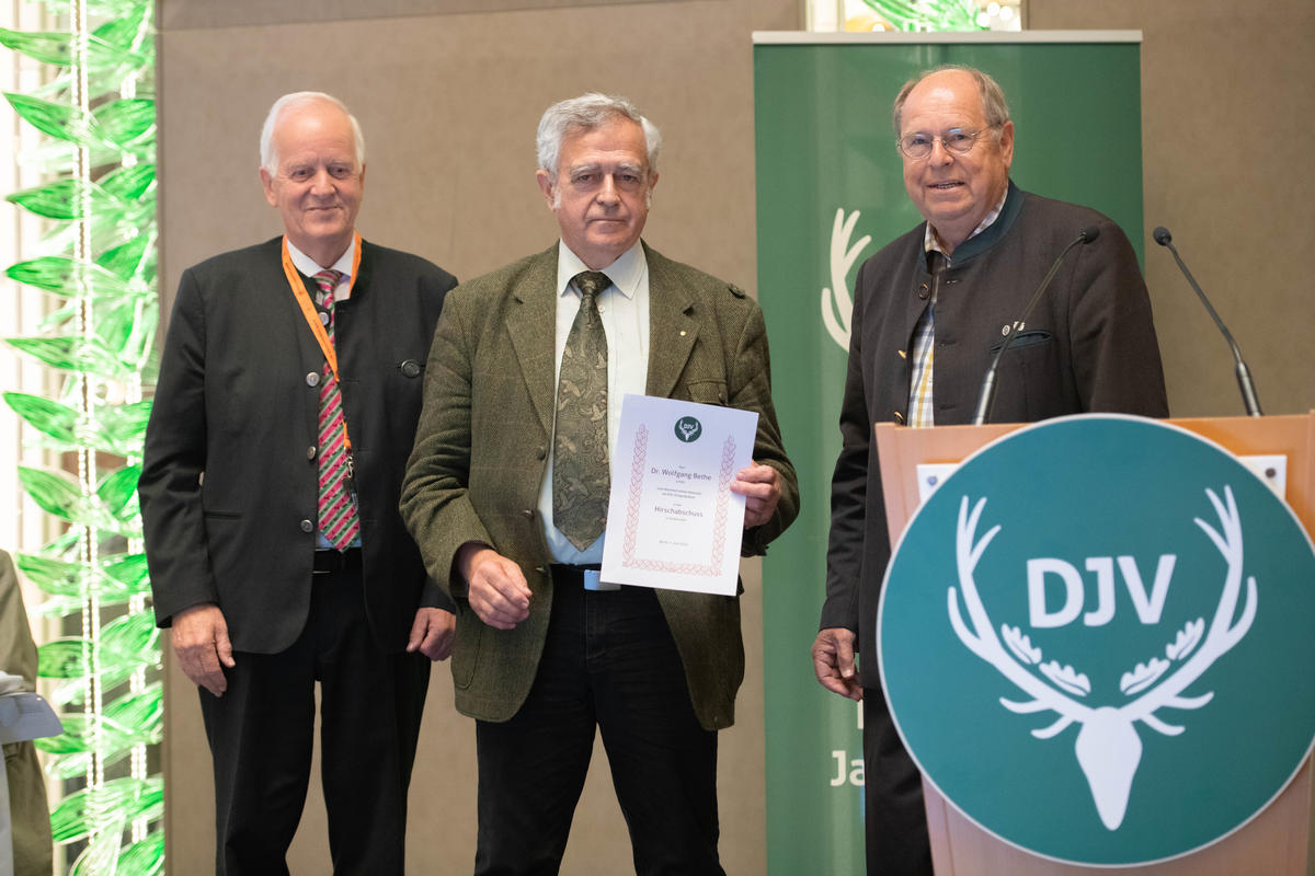 Seit 1991 ist Dr. Bethe ohne Unterbrechung DJV-Vizepräsident und darf sich nun über ein Jagderlebnis freuen. (Quelle: Recklinghausen/DJV)