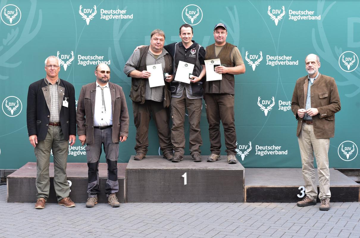 150 von 150 Punkte: Burkhard Hackmann aus Hamburg sichert sich den ersten Platz. Ebenfalls 150 Punkte mit 30 Tauben erreicht Karl-Heinz Homann aus Niedersachsen, gefolgt von Andreas Neumann aus Niedersachsen. (Quelle: Quante/DJV)