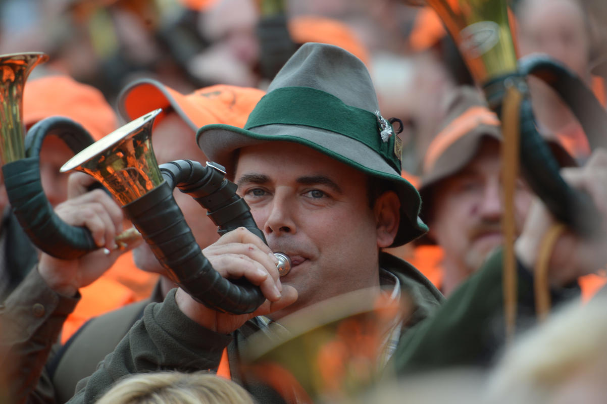 3500 Jägerinnen und Jäger haben in Wiesbaden der Politik den Marsch geblasen. (Quelle: Arnold/DJV)