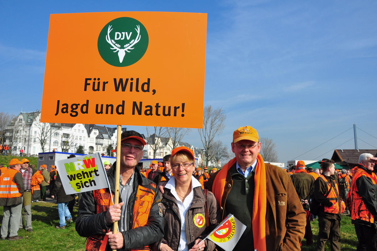 Bei strahlendem Sonnenschein hieß es: Für Wild, Jagd und Natur ! (Quelle: DJV)