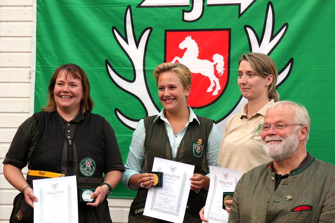 Damen Kombination:1. NadineWeers (SH) 324 Punkte 2. Ulrike Junge (NS) 323 Punkte 3. Silvia Kneels (SN) 314 Punkte (Quelle: DJV)
