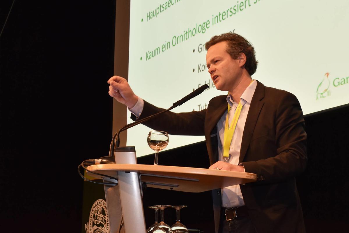 Dr. Francis Buner appelliert, dass konstruktiver Dialog das A und O für den Rebhuhnschutz ist. (Quelle: Martinsohn/DJV) 