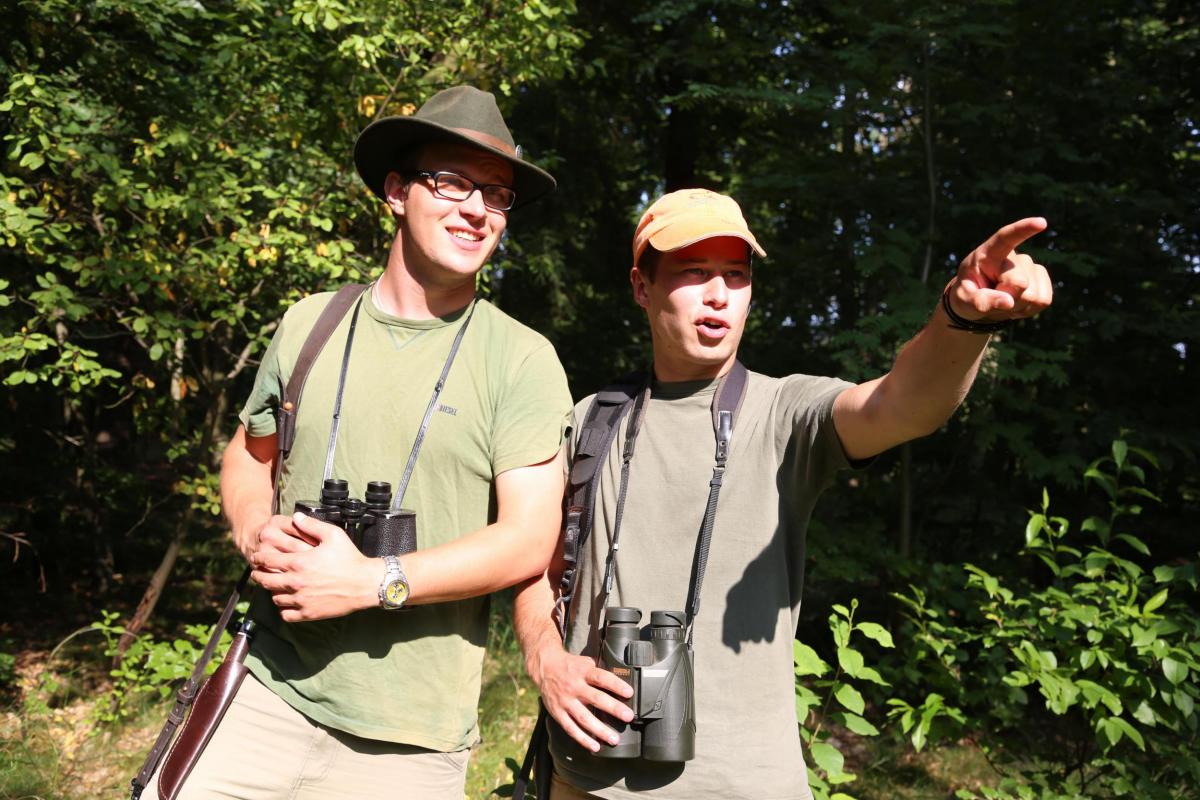 Junge Jäger auf der Jagd (Quelle: DJV)