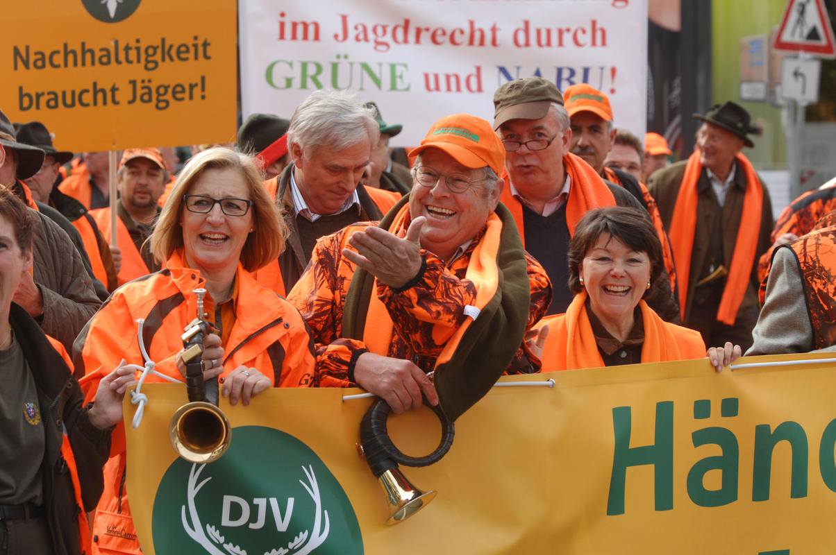 DJV-Präsident Hartwig Fischer in der ersten Reihe des Demonstrationszuges (Quelle: Seidemann/DJV)