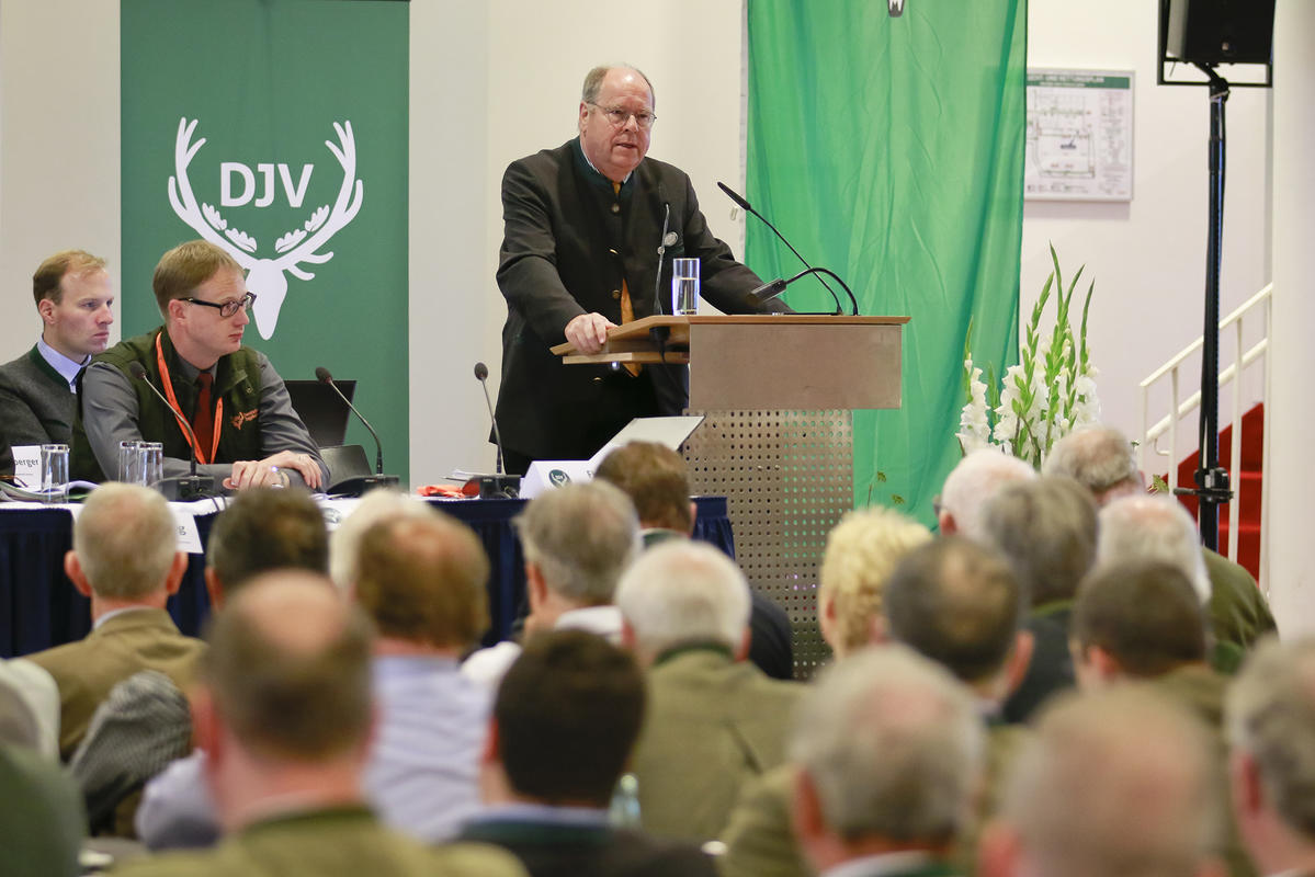 DJV-Präsident Hartwig Fischer eröffnet den Bundesjägertag in Radebeuel/Dresden. 