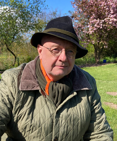 Dr. Florian Asche